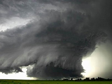 Dreigende lucht boven Drachten - www.nos.nl/nosjournaal/weer/foto/